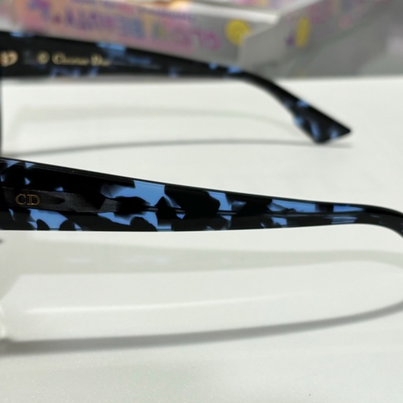 Christian Dior Club 2 - Picture 2 of 5